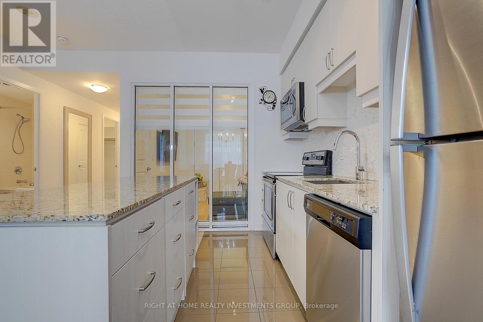 415 Ne - 9205 Yonge Street, Richmond Hill, Ontario  L4C 1V5 - Photo 21 - N12252667
