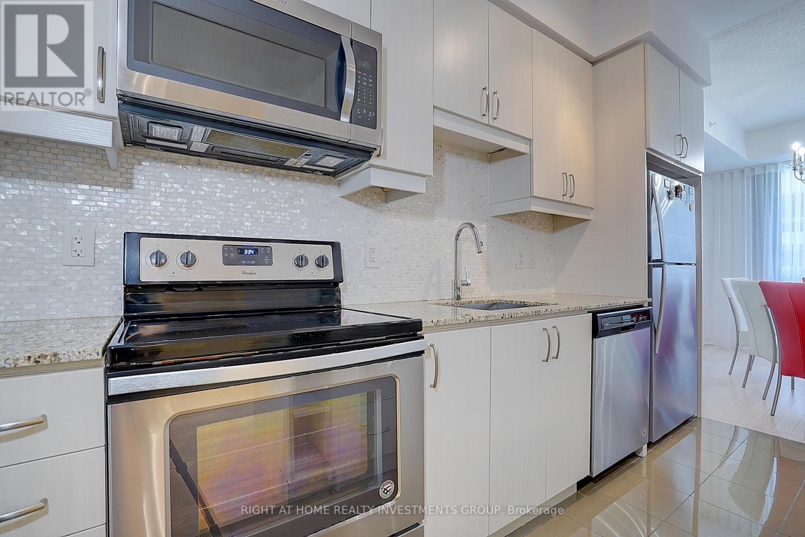 415 Ne - 9205 Yonge Street, Richmond Hill, Ontario  L4C 1V5 - Photo 22 - N12252667