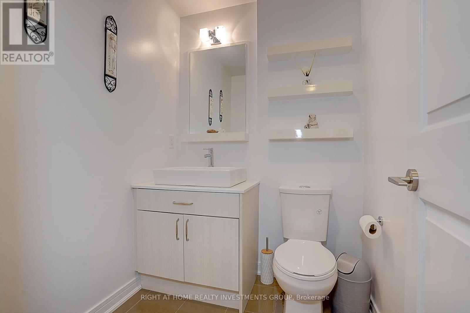 415 Ne - 9205 Yonge Street, Richmond Hill, Ontario  L4C 1V5 - Photo 33 - N12252667