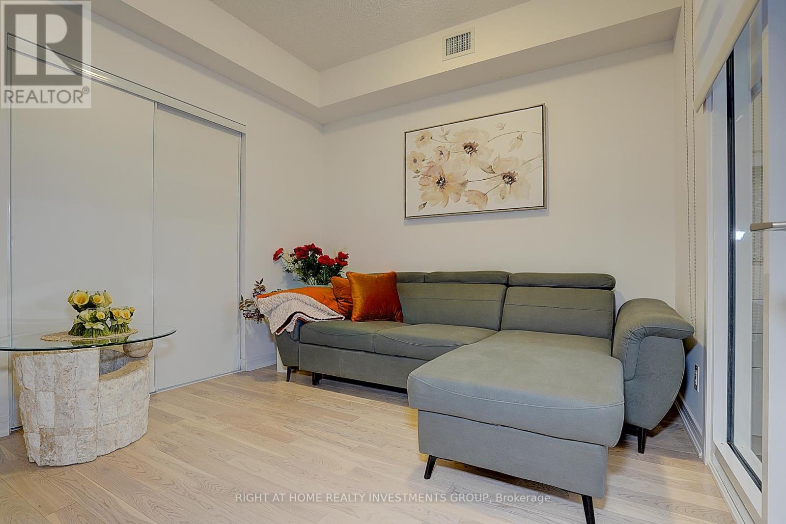 415 Ne - 9205 Yonge Street, Richmond Hill, Ontario  L4C 1V5 - Photo 36 - N12252667