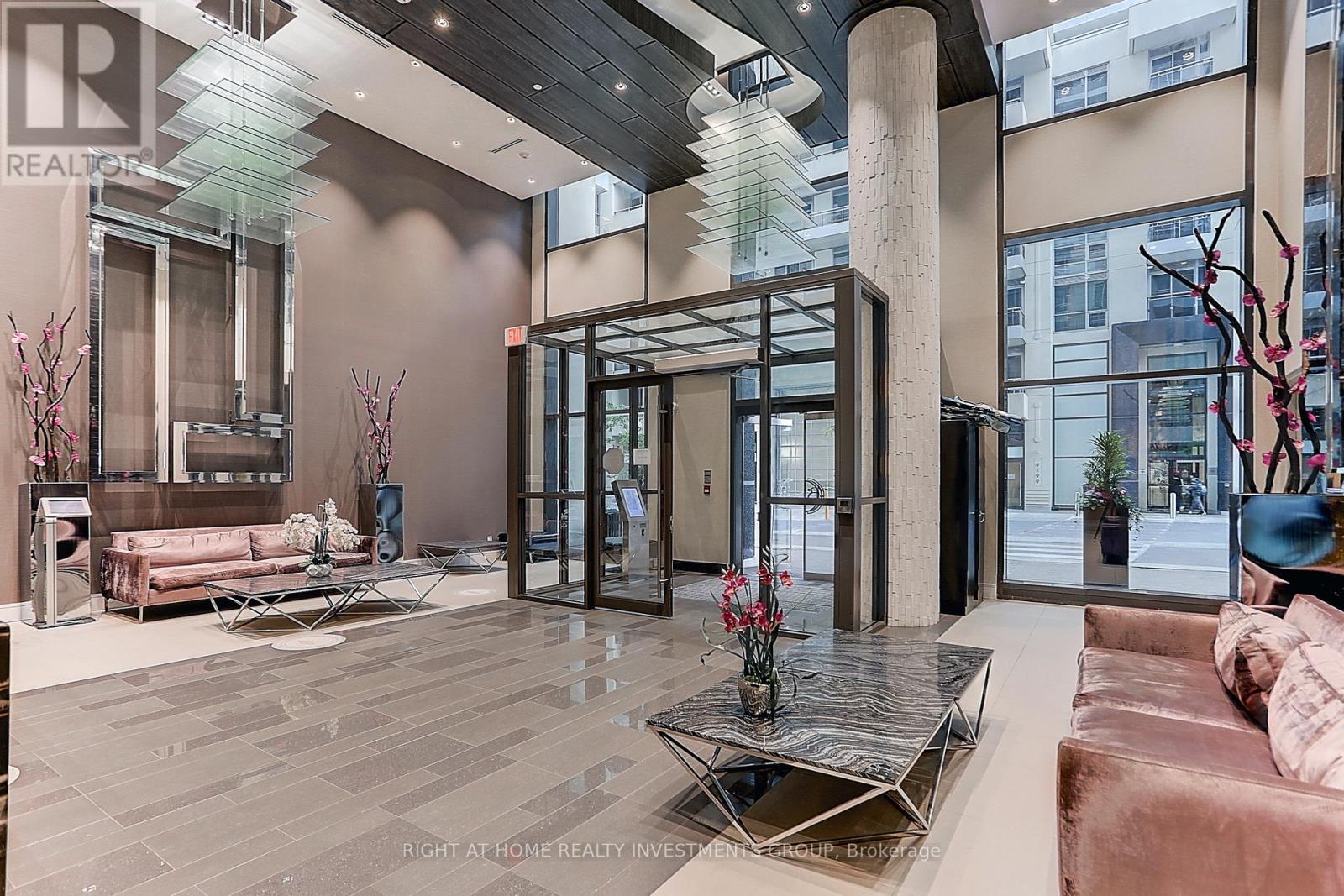 415 Ne - 9205 Yonge Street, Richmond Hill, Ontario  L4C 1V5 - Photo 4 - N12252667