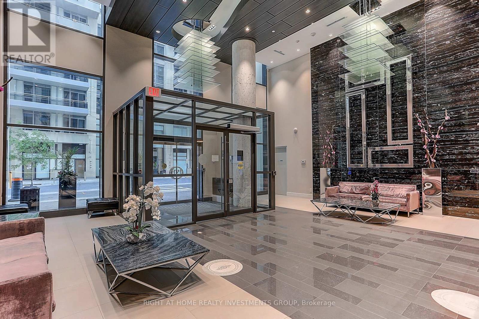 415 Ne - 9205 Yonge Street, Richmond Hill, Ontario  L4C 1V5 - Photo 5 - N12252667