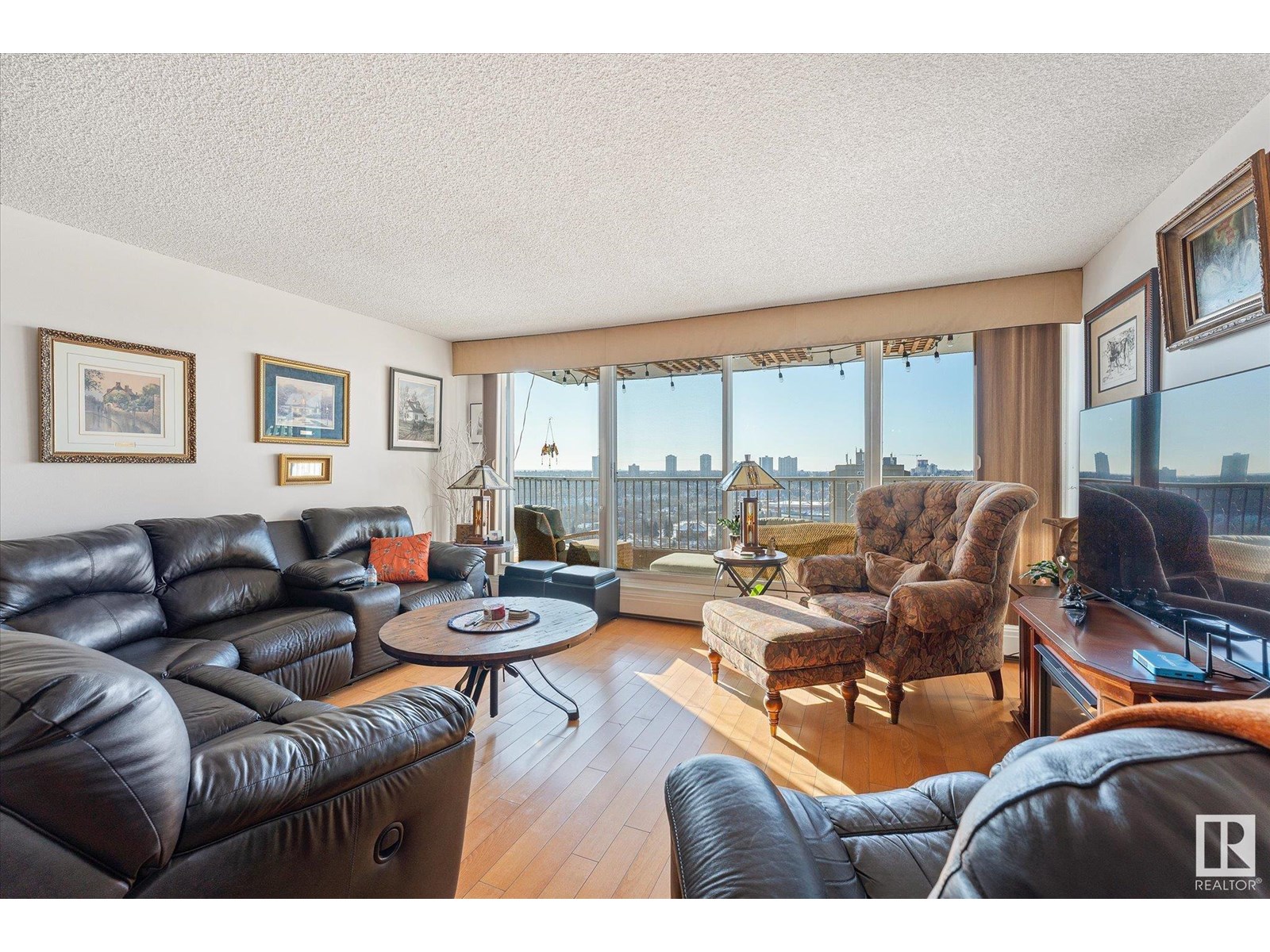 #1002 9923 103 ST NW, Edmonton, Alberta