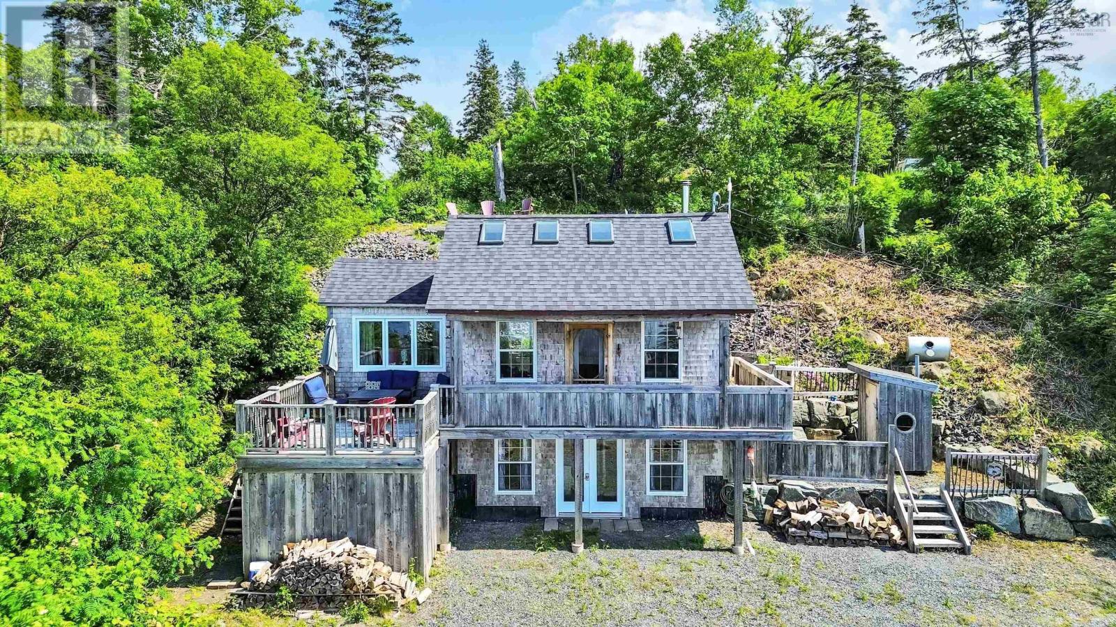 54 Cove Road, Halls Harbour, Nova Scotia  B0P 1J0 - Photo 2 - 202509264