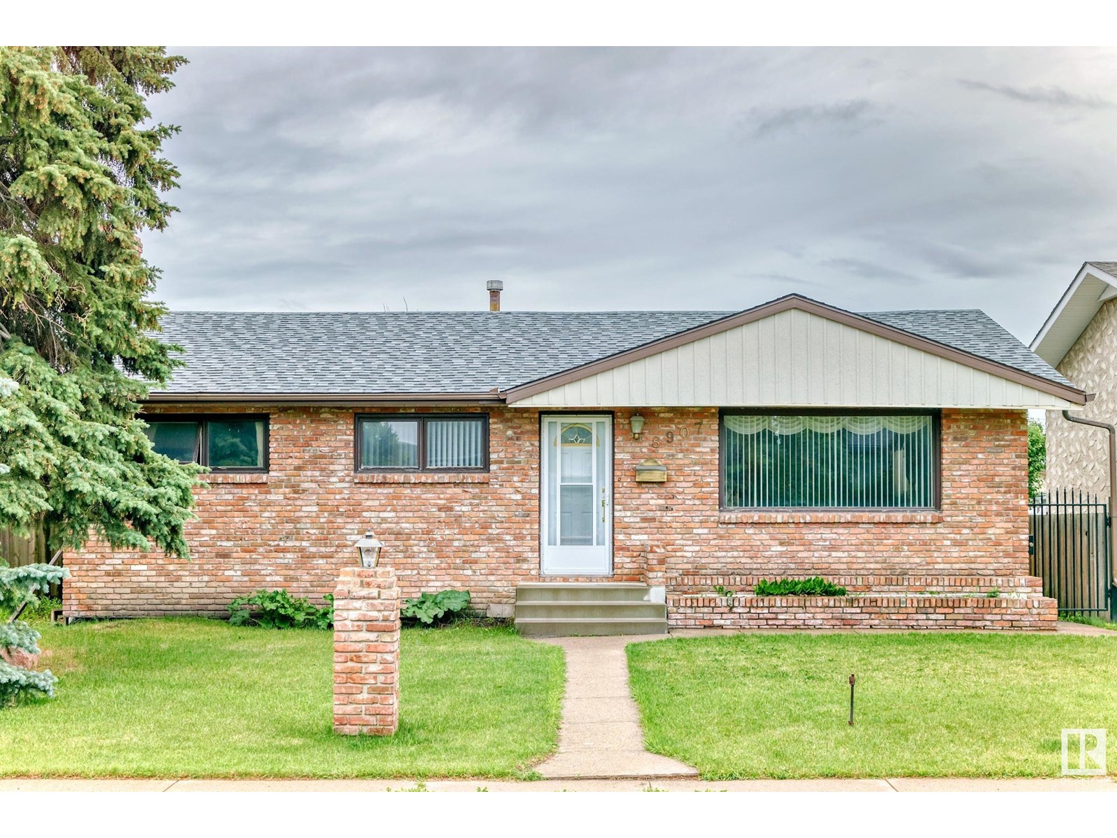 Property at 8907 138 AV NW image 2