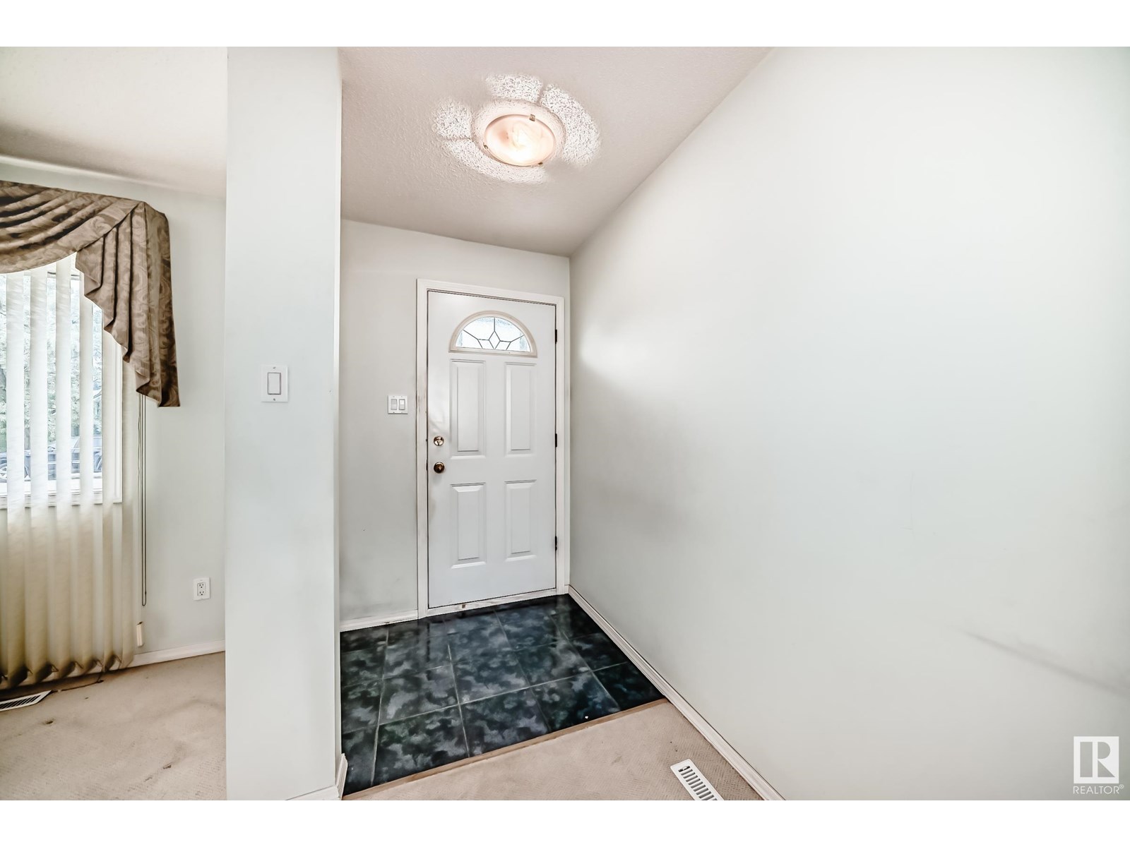 Property at 8907 138 AV NW image 3