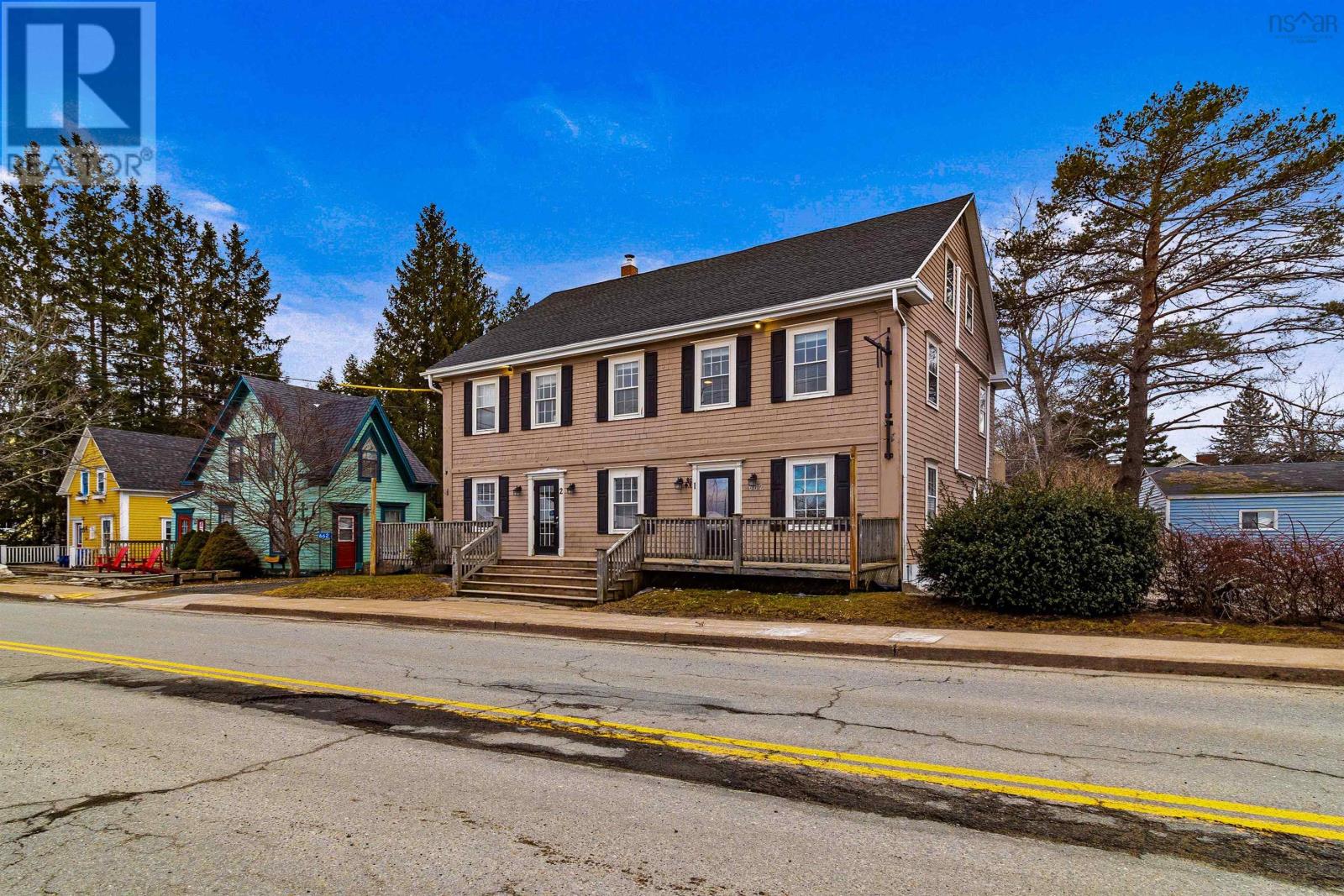 662 Main Street, Mahone Bay, Nova Scotia  B0J 2E0 - Photo 2 - 202504683