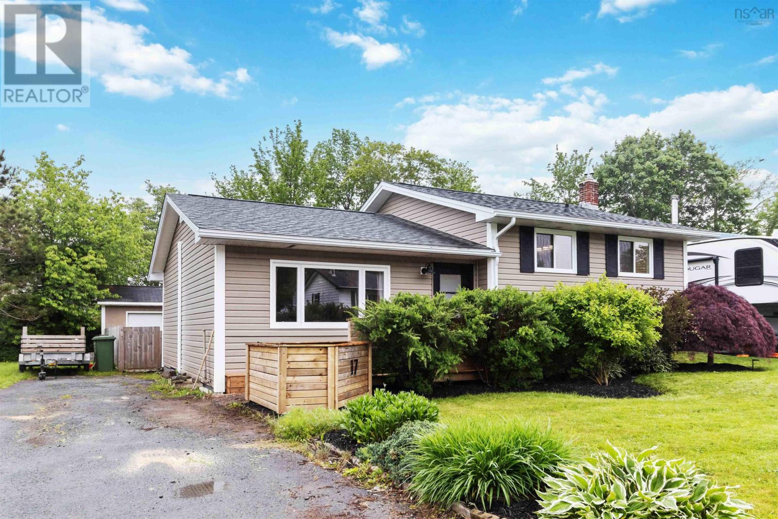 Property at 17 Sampson Drive image 3
