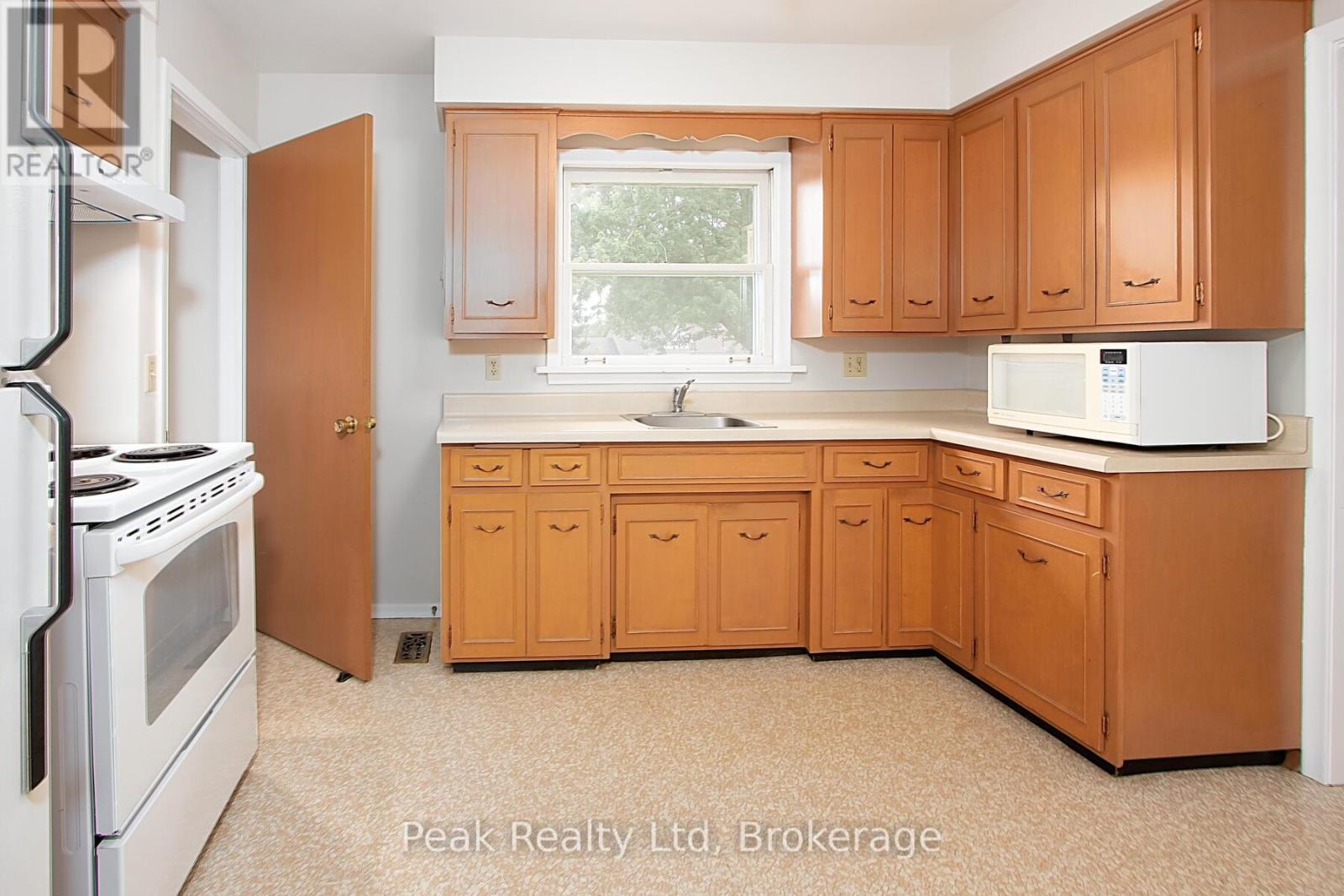 670 Davidson Avenue N, North Perth, Ontario  N4W 3B1 - Photo 11 - X12252725