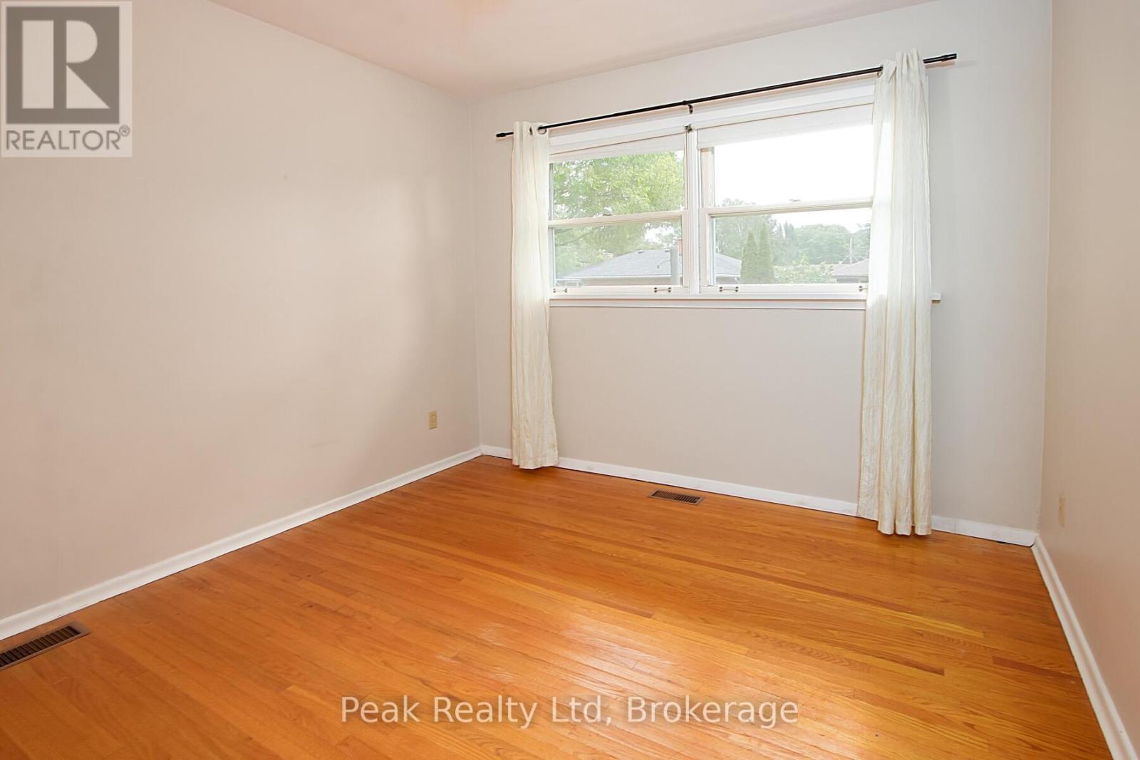 670 Davidson Avenue N, North Perth, Ontario  N4W 3B1 - Photo 16 - X12252725