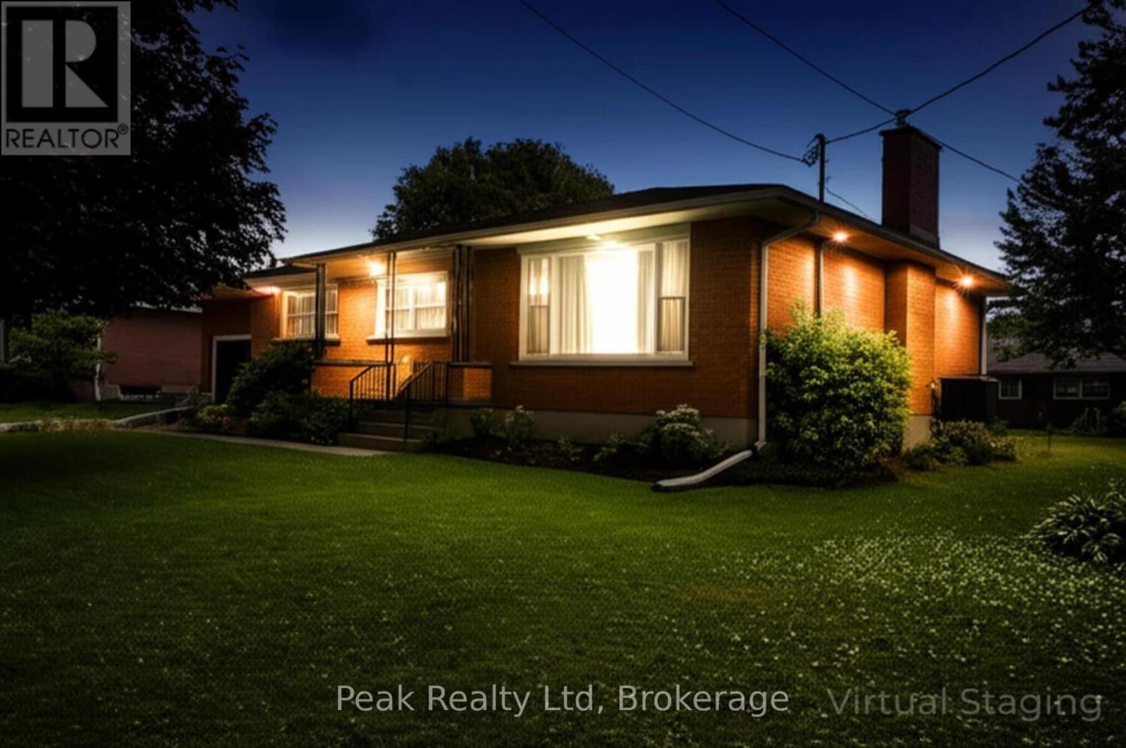 670 Davidson Avenue N, North Perth, Ontario  N4W 3B1 - Photo 2 - X12252725