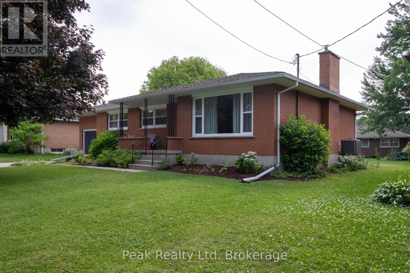 670 Davidson Avenue N, North Perth, Ontario  N4W 3B1 - Photo 3 - X12252725