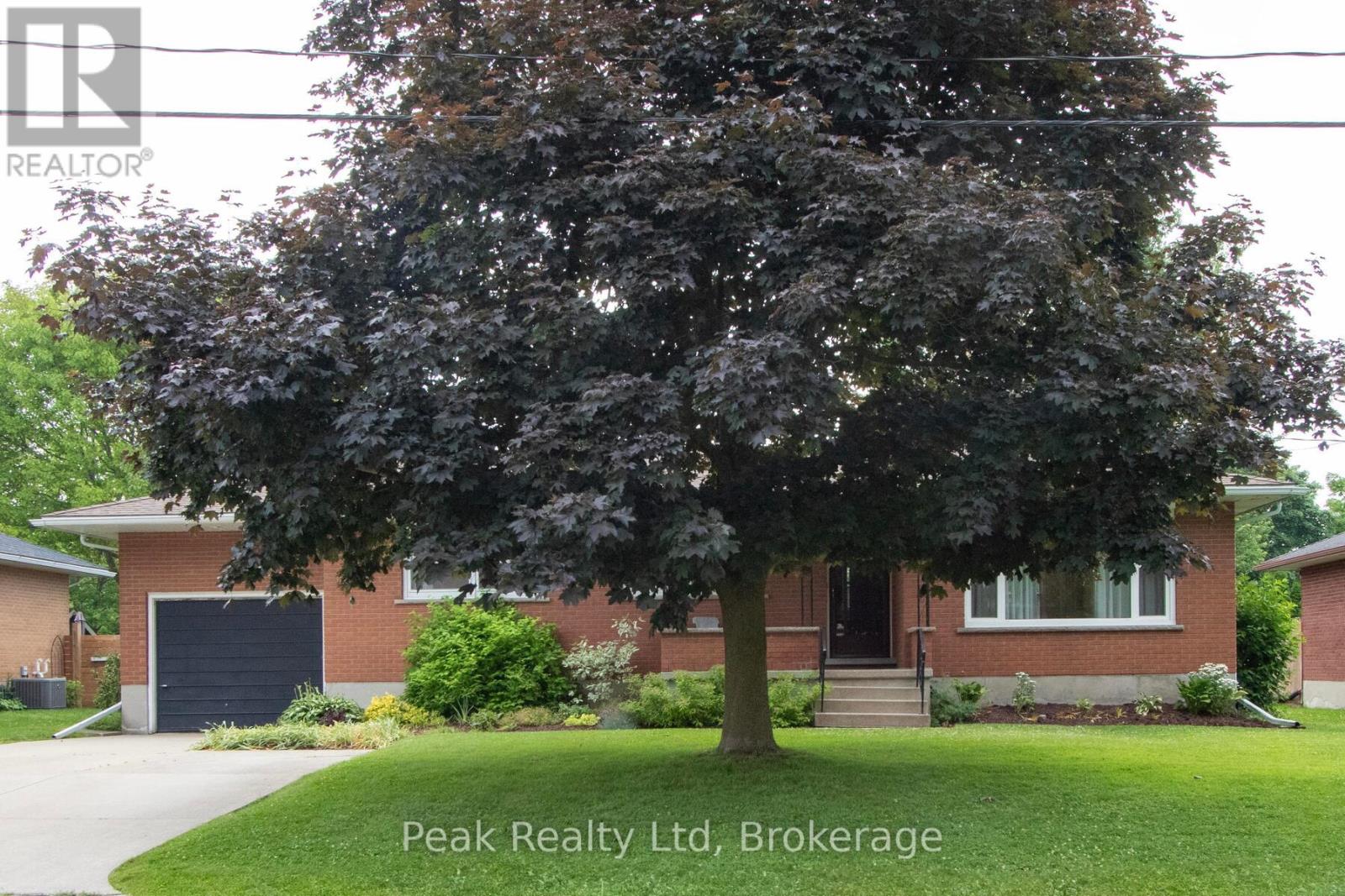 670 Davidson Avenue N, North Perth, Ontario  N4W 3B1 - Photo 4 - X12252725