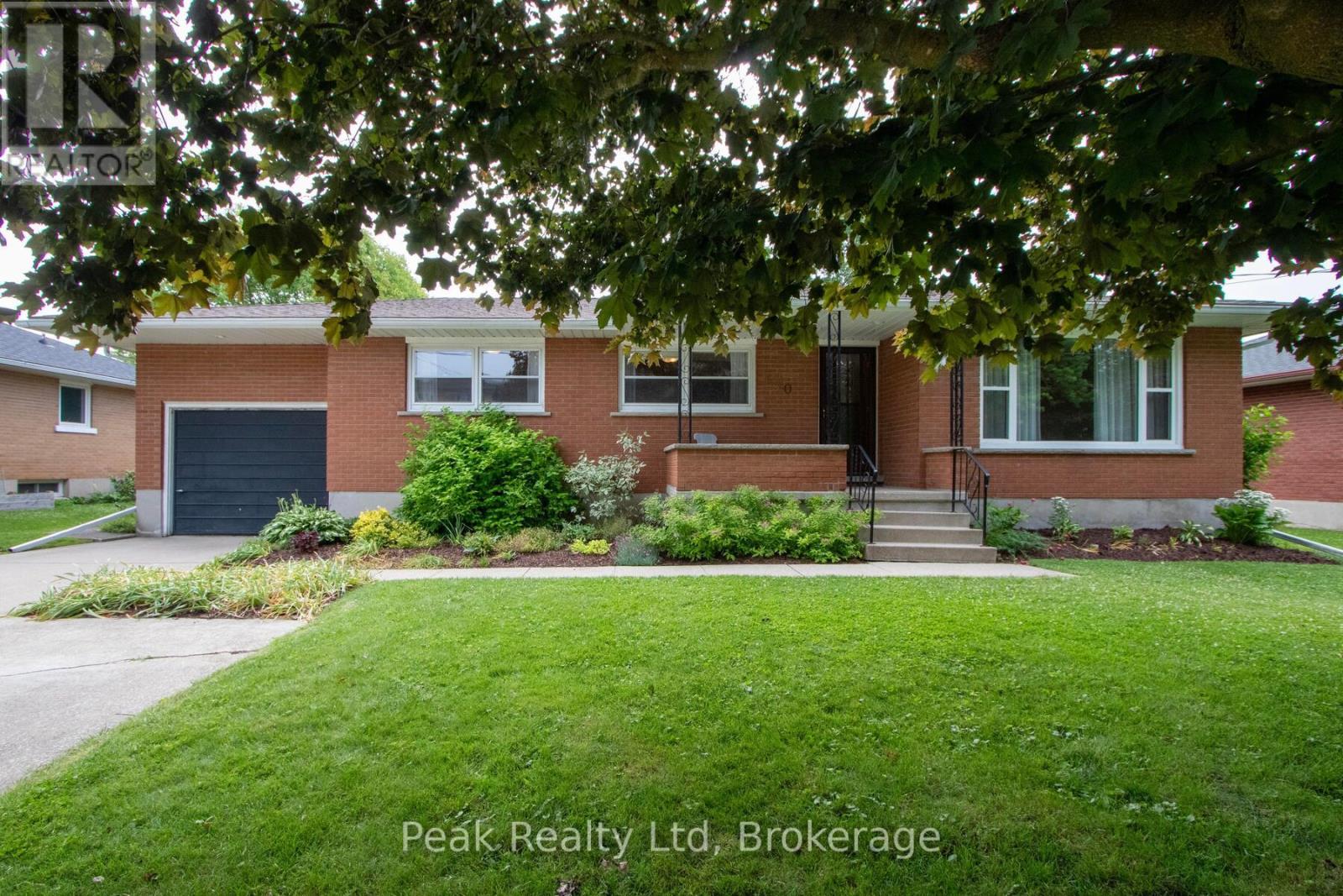 670 Davidson Avenue N, North Perth, Ontario  N4W 3B1 - Photo 5 - X12252725