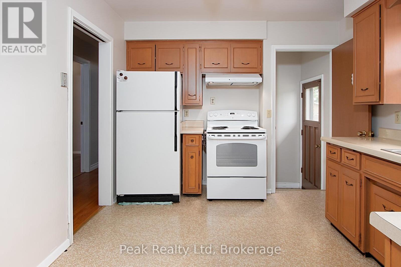 670 Davidson Avenue N, North Perth, Ontario  N4W 3B1 - Photo 9 - X12252725