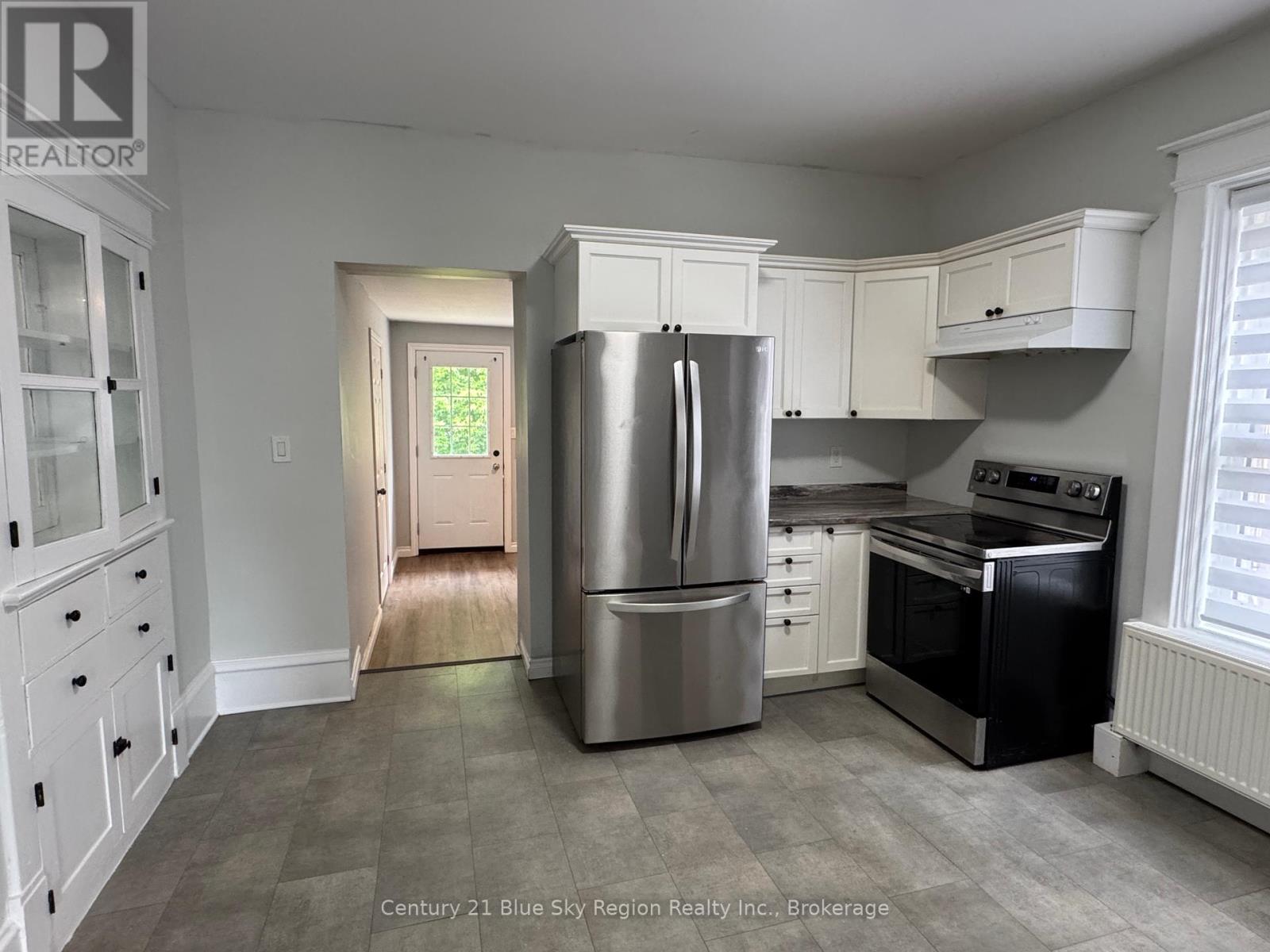 Property at 136 SECOND AVENUE E image 4