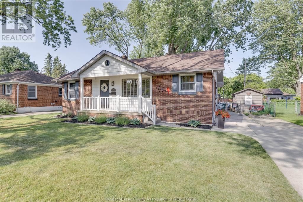 MLS# 25016403: 3222 Curry, Windsor, Canada