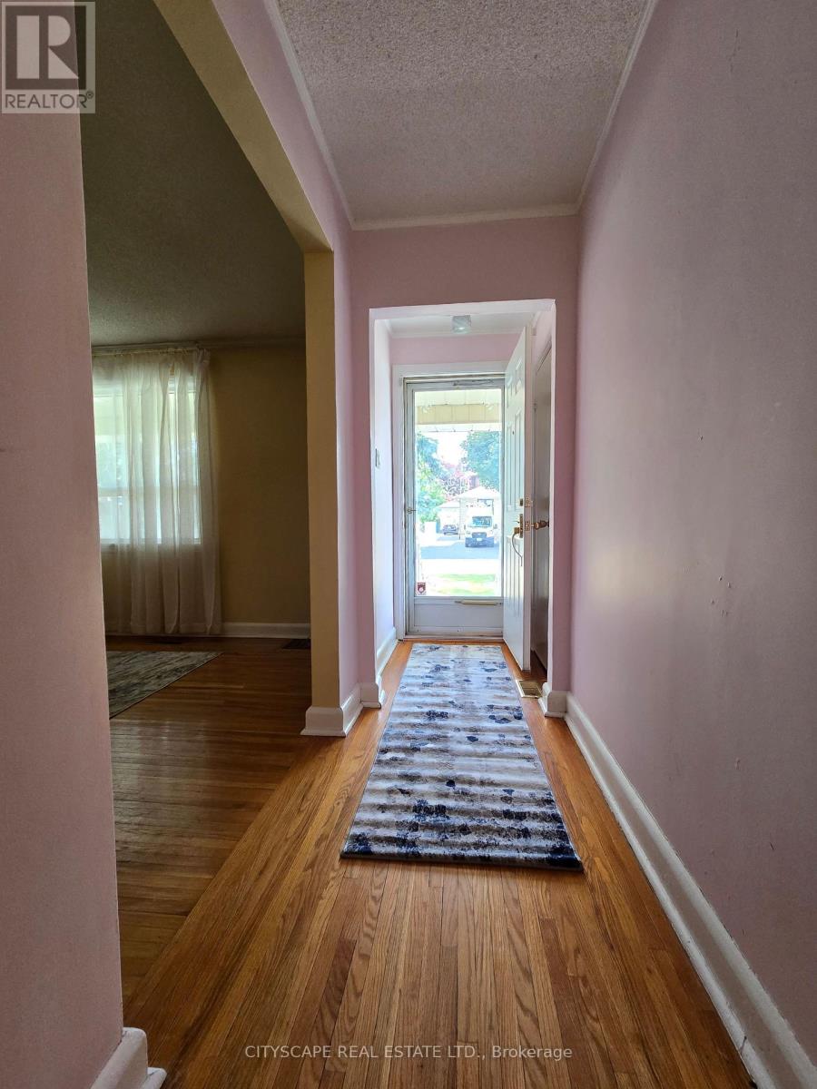 Property at 1 LETCHWORTH CRESCENT image 2