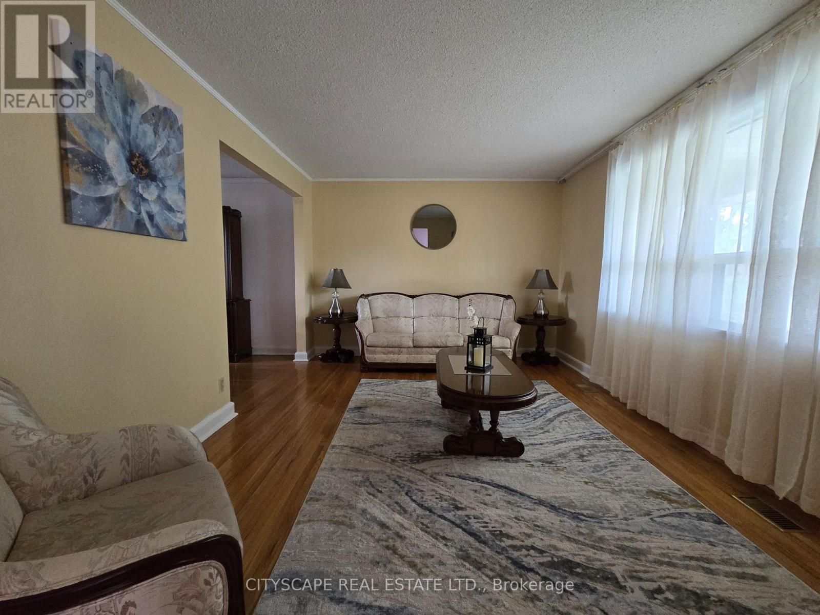 Property at 1 LETCHWORTH CRESCENT image 4