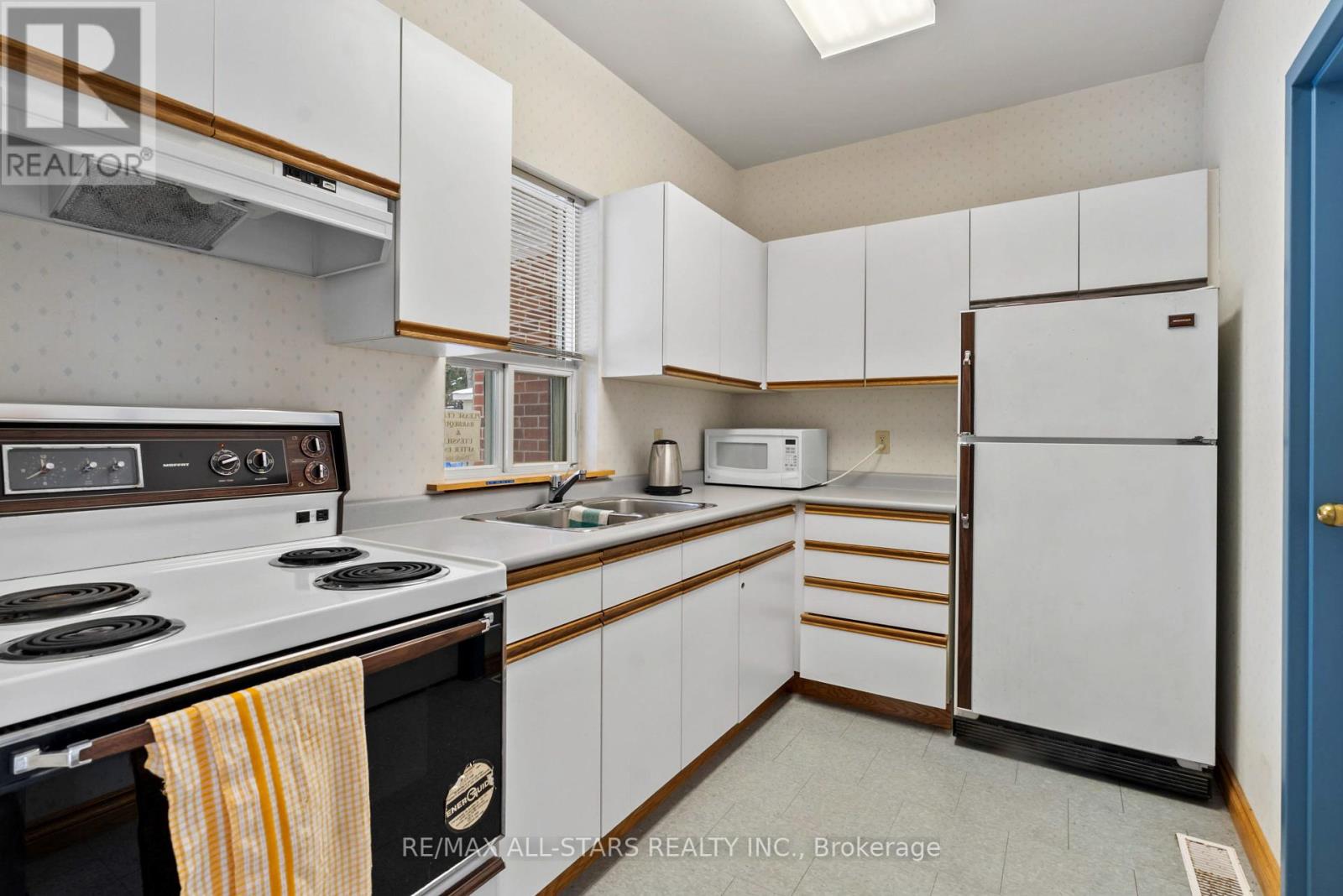 208 - 2 Heritage Way, Kawartha Lakes, Ontario  K9V 5P5 - Photo 30 - X12252780