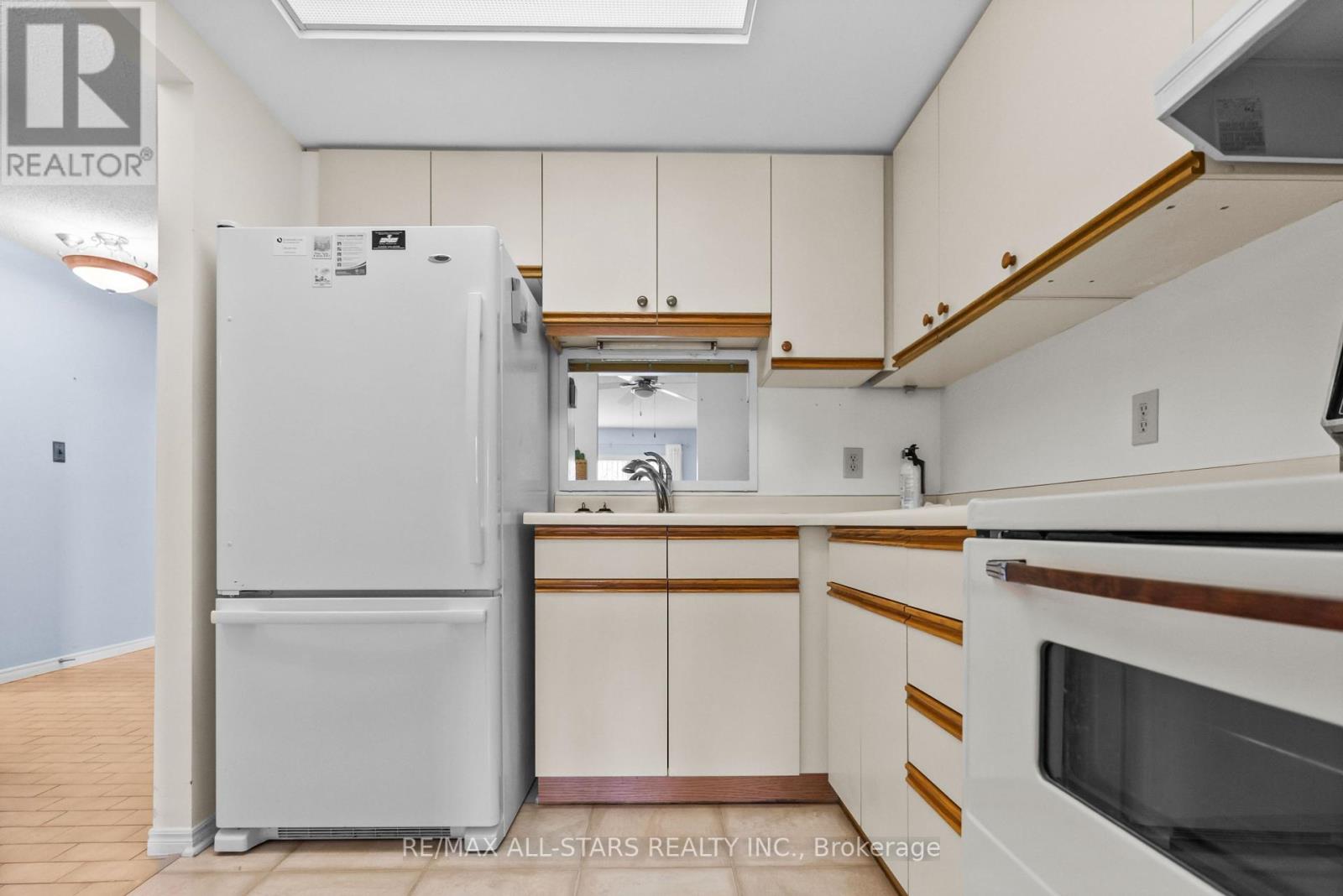 208 - 2 Heritage Way, Kawartha Lakes, Ontario  K9V 5P5 - Photo 6 - X12252780