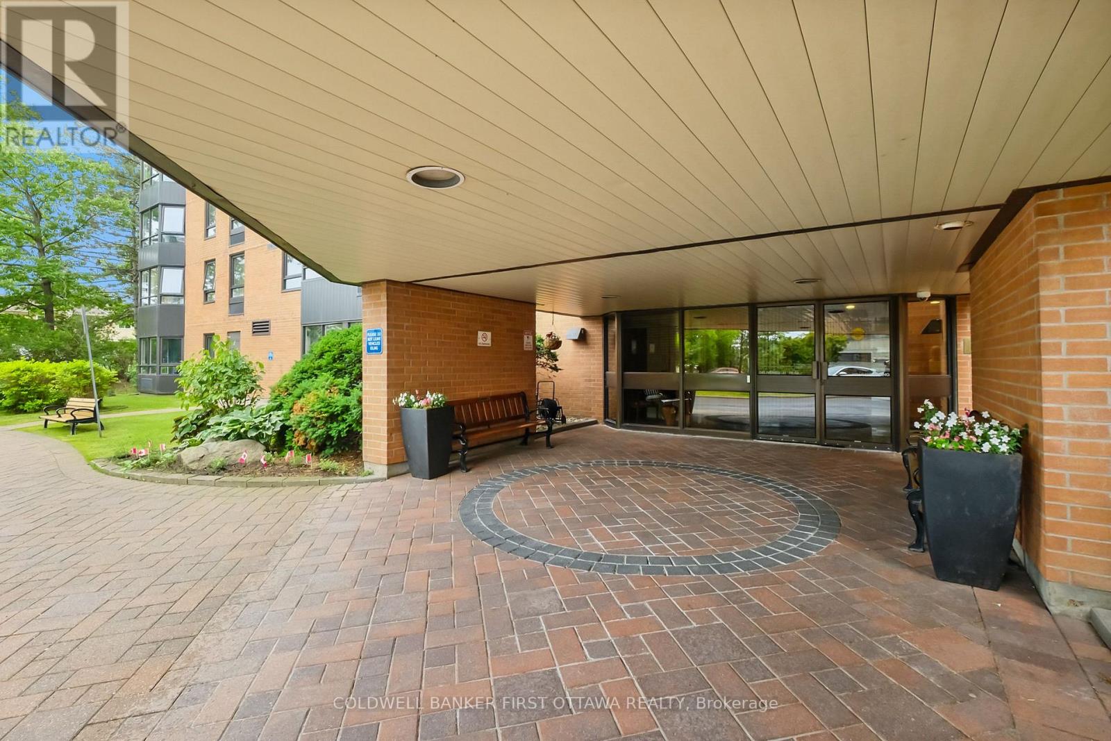 Property at 412 - 80 SANDCASTLE DRIVE image 3