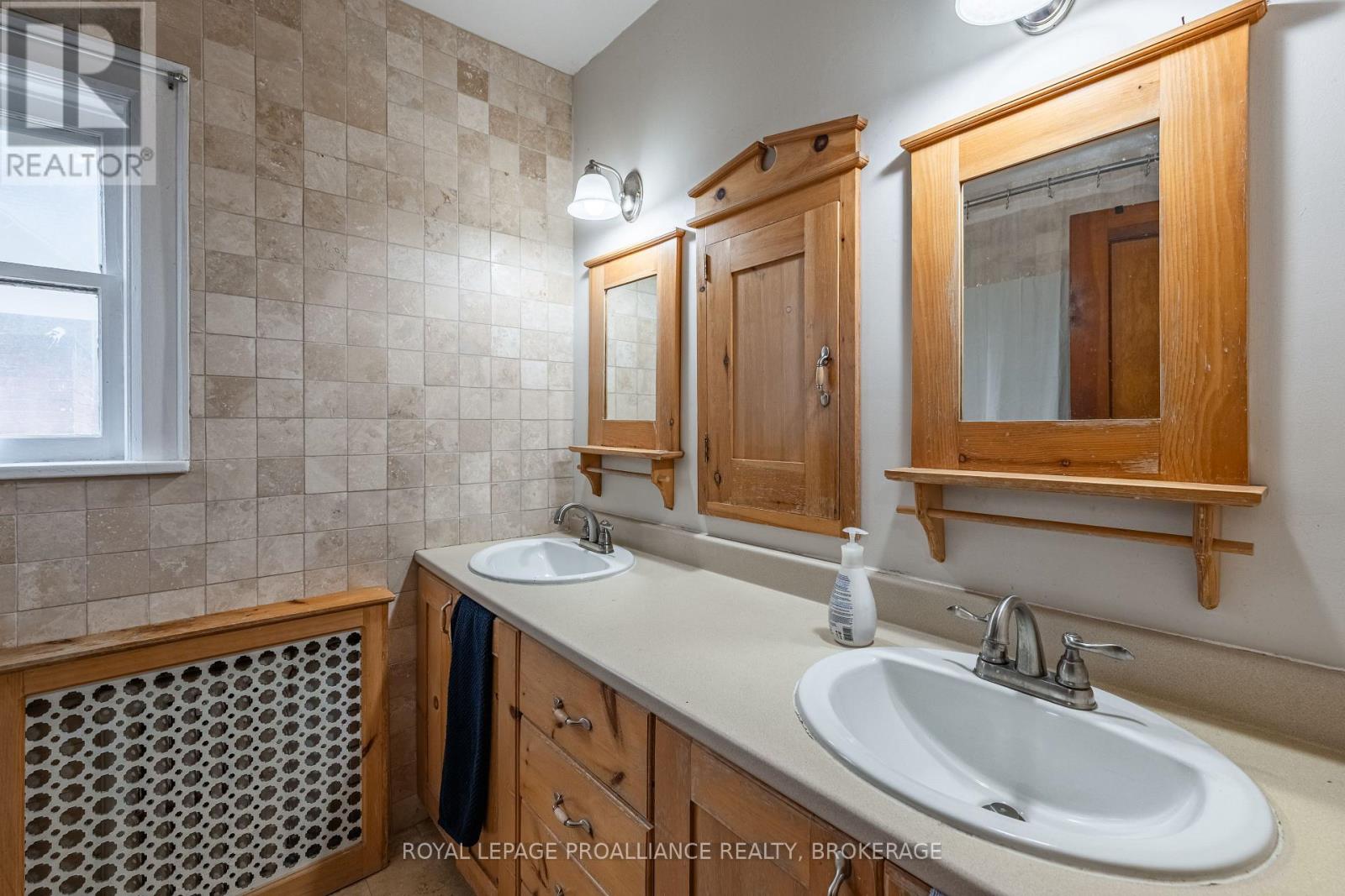 67 Mack Street, Kingston, Ontario  K7L 1N8 - Photo 29 - X12252913