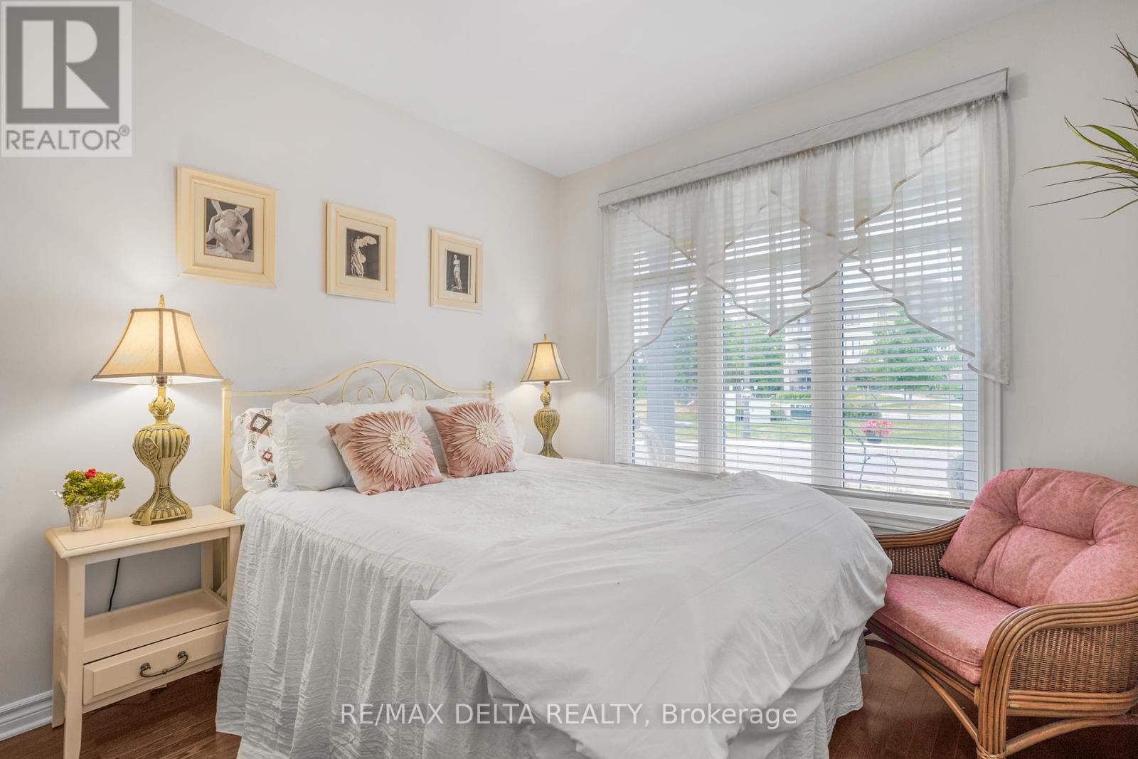 Property at 701 DU RIVAGE STREET NE image 4