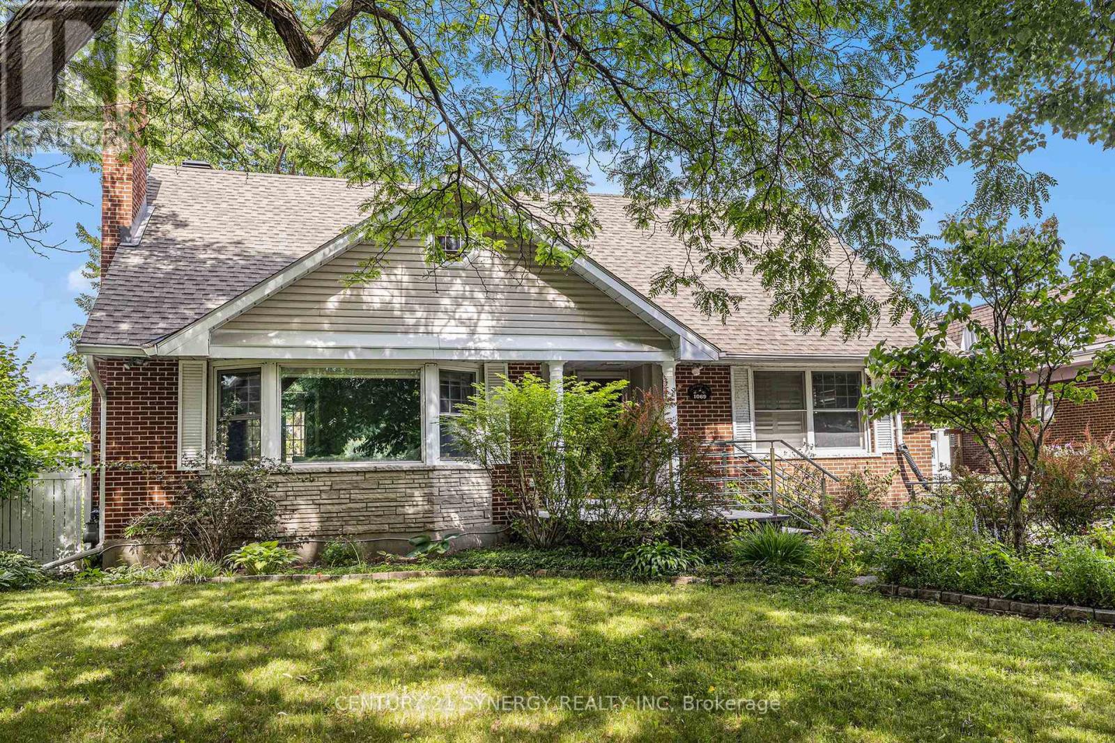 Property at 1069 ARNOT ROAD image 1