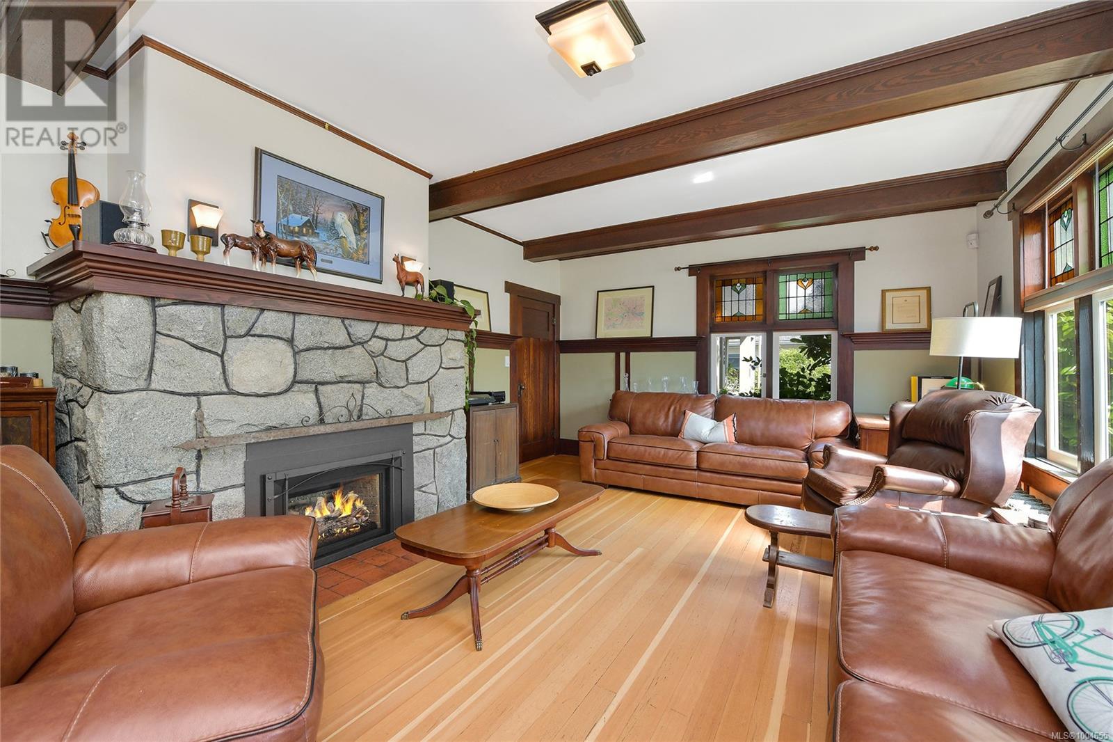 Property at 566 Gorge Rd W image 3