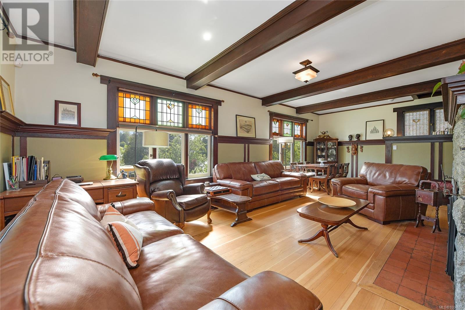 Property at 566 Gorge Rd W image 5