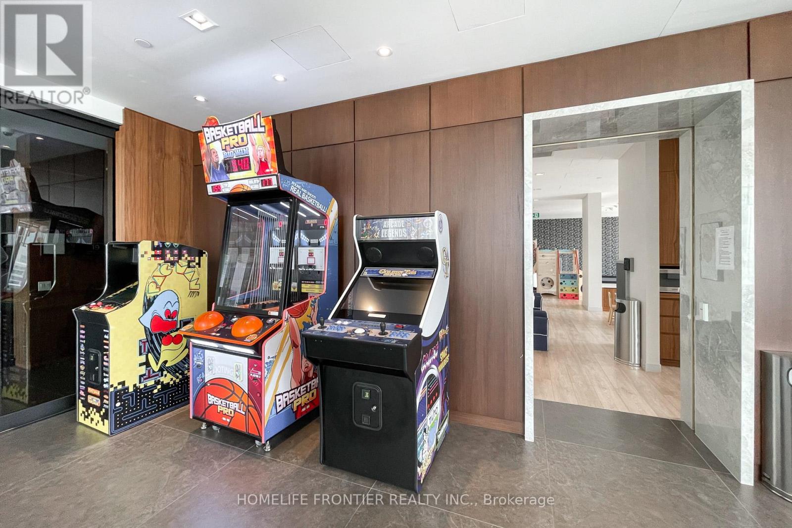 303 - 950 Portage Parkway, Vaughan, Ontario  L4K 0J7 - Photo 25 - N12252900
