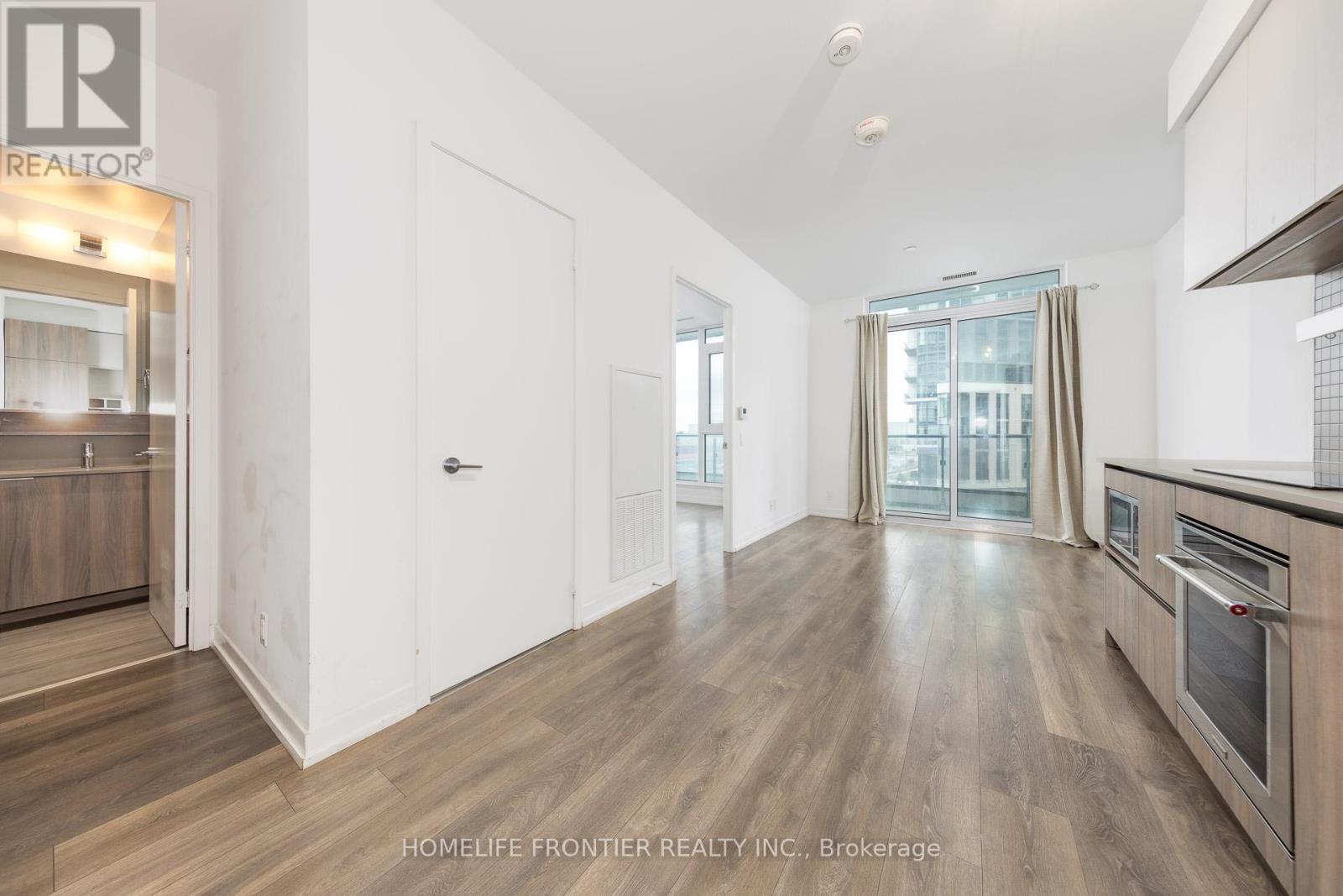 303 - 950 Portage Parkway, Vaughan, Ontario  L4K 0J7 - Photo 4 - N12252900