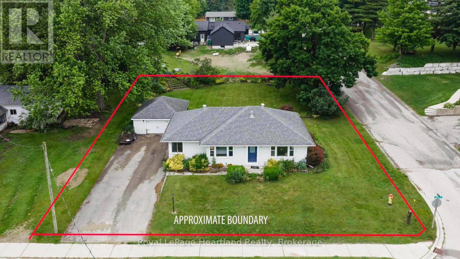 578 Stauffer Street, Huron-Kinloss, Ontario  N0G 2H0 - Photo 2 - X12253033