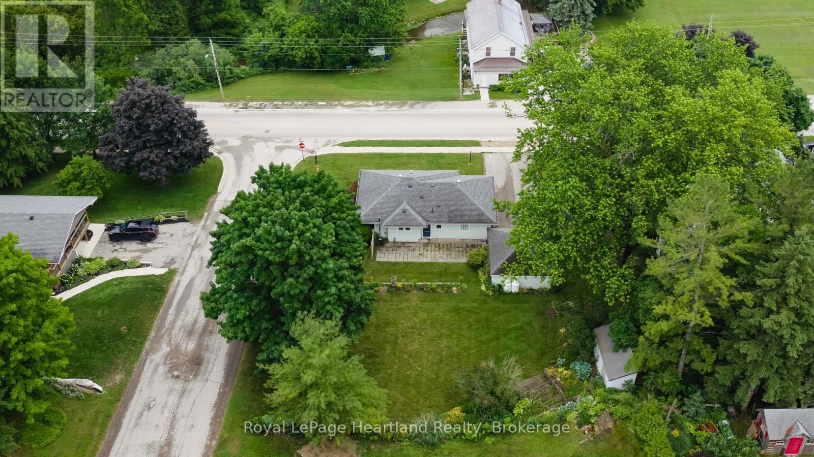 578 Stauffer Street, Huron-Kinloss, Ontario  N0G 2H0 - Photo 35 - X12253033