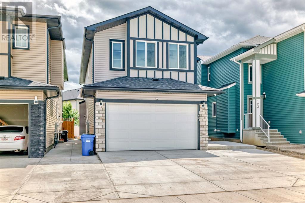 Property at 127 Saddlecrest Grove NE image 1