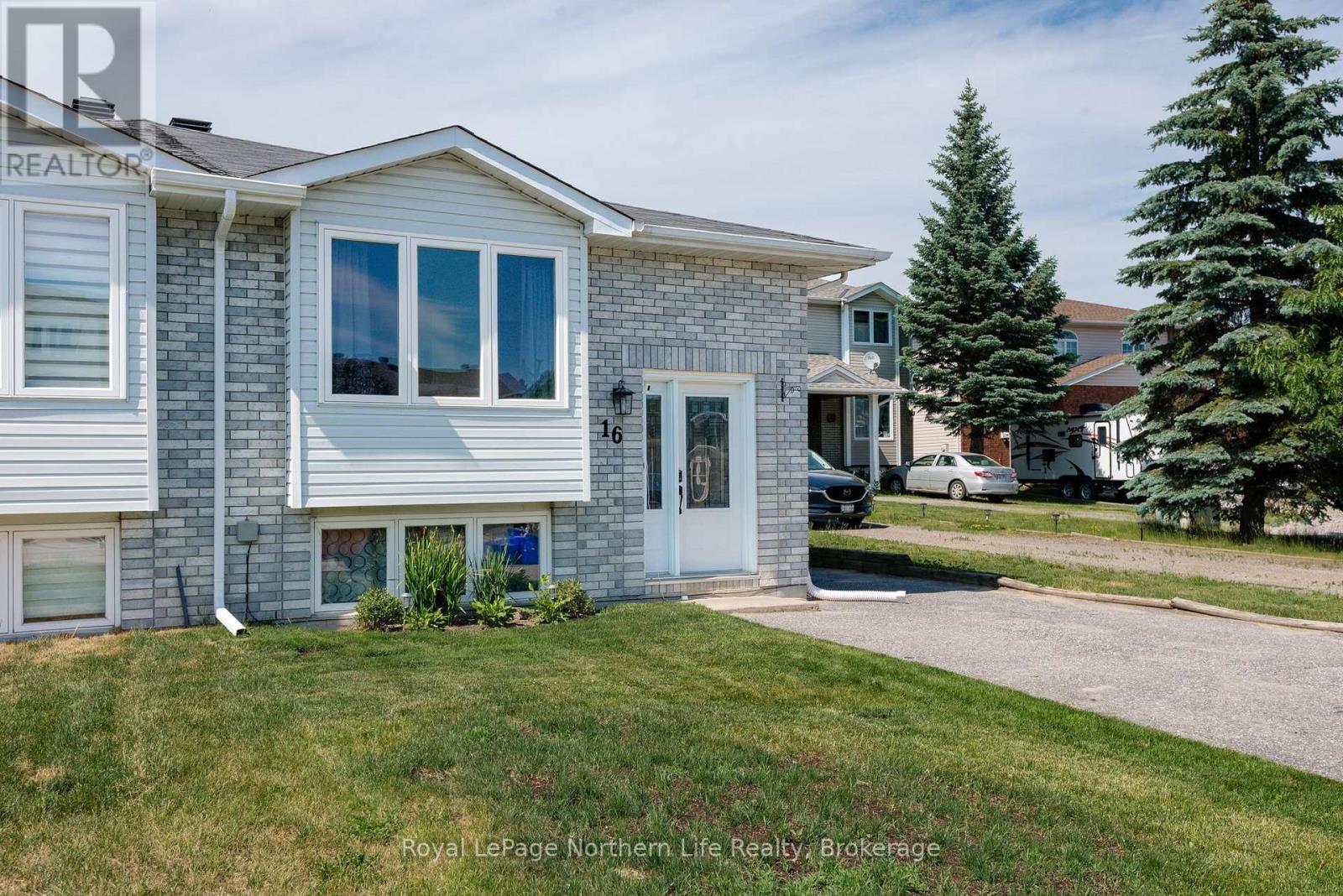 Property at 16 TIFFANY COURT image 3