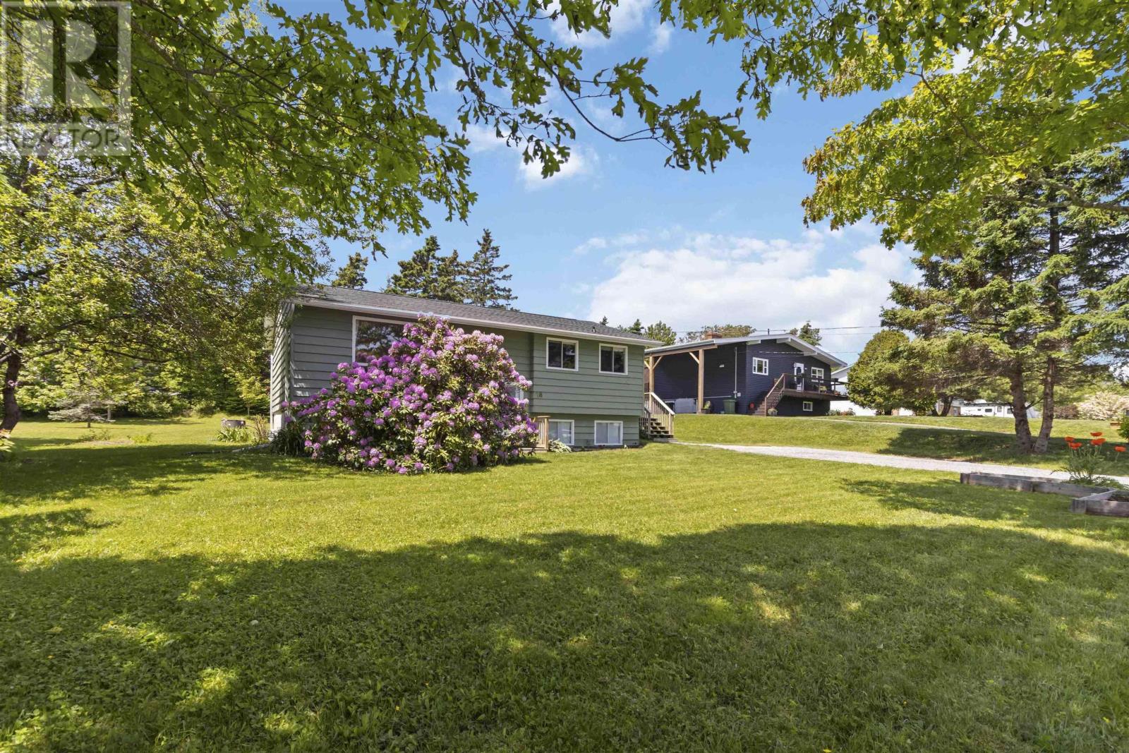 Property at 28 Karen Crescent image 4