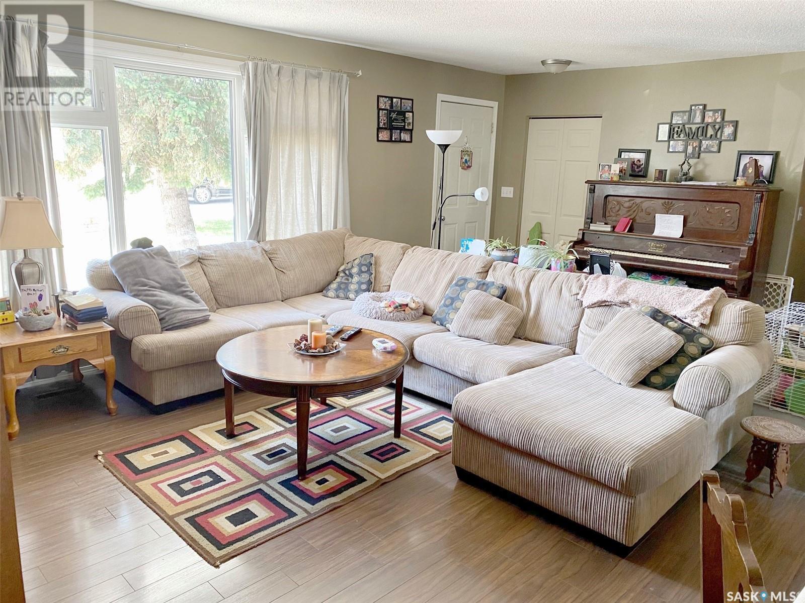 Property at 105 Assiniboia AVENUE image 4
