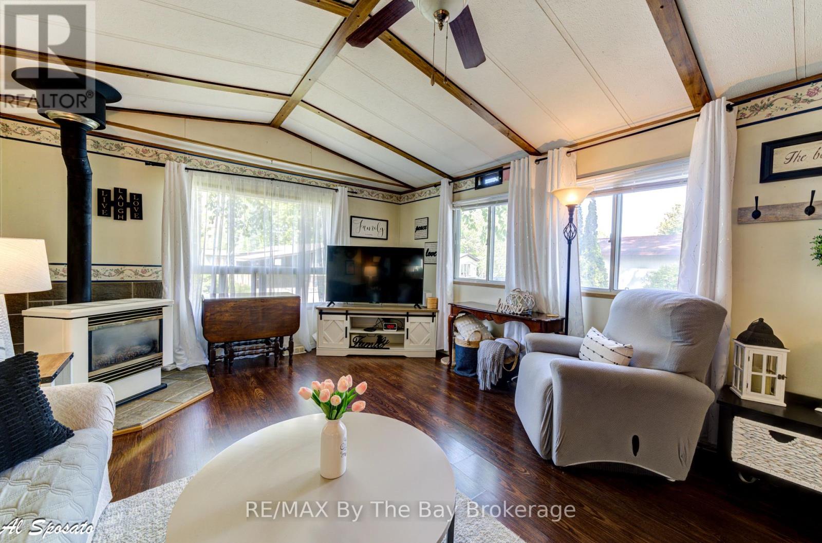 76 Georgian Glen Drive, Wasaga Beach, Ontario  L9Z 1K7 - Photo 12 - S12240980