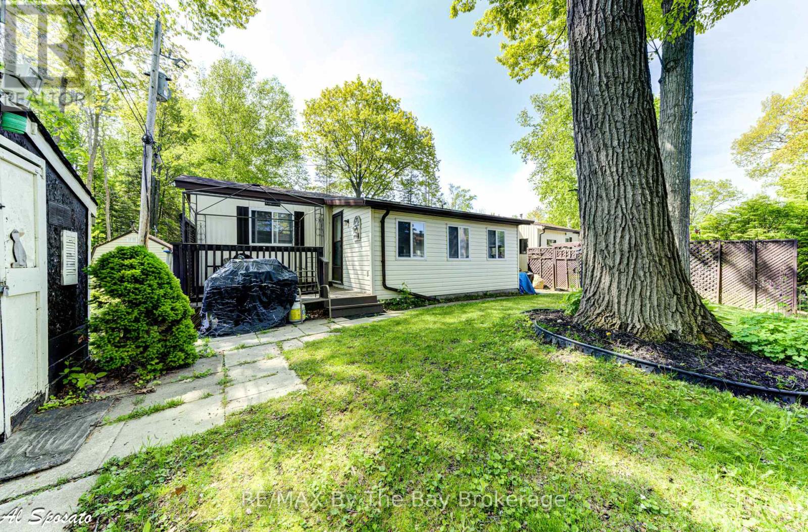 76 Georgian Glen Drive, Wasaga Beach, Ontario  L9Z 1K7 - Photo 32 - S12240980