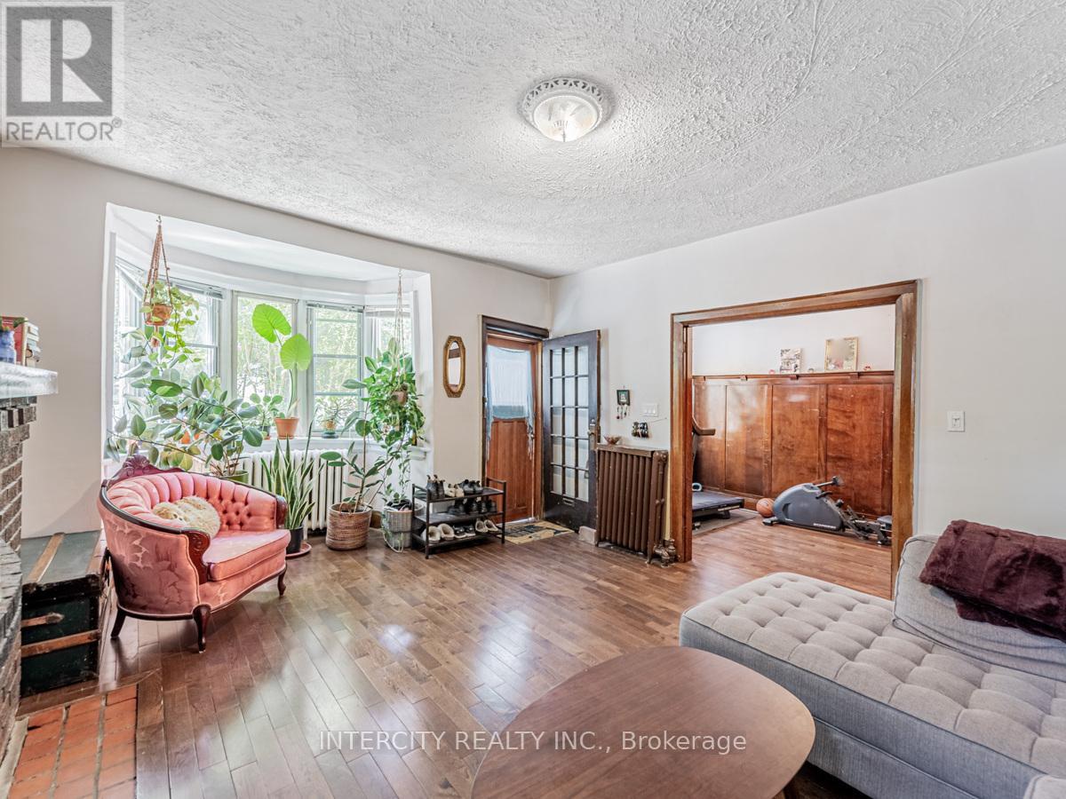 111 Alberta Avenue, Toronto, Ontario  M6H 2S1 - Photo 12 - C12252991