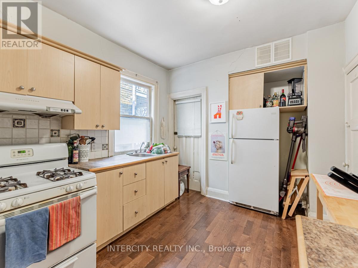 111 Alberta Avenue, Toronto, Ontario  M6H 2S1 - Photo 14 - C12252991