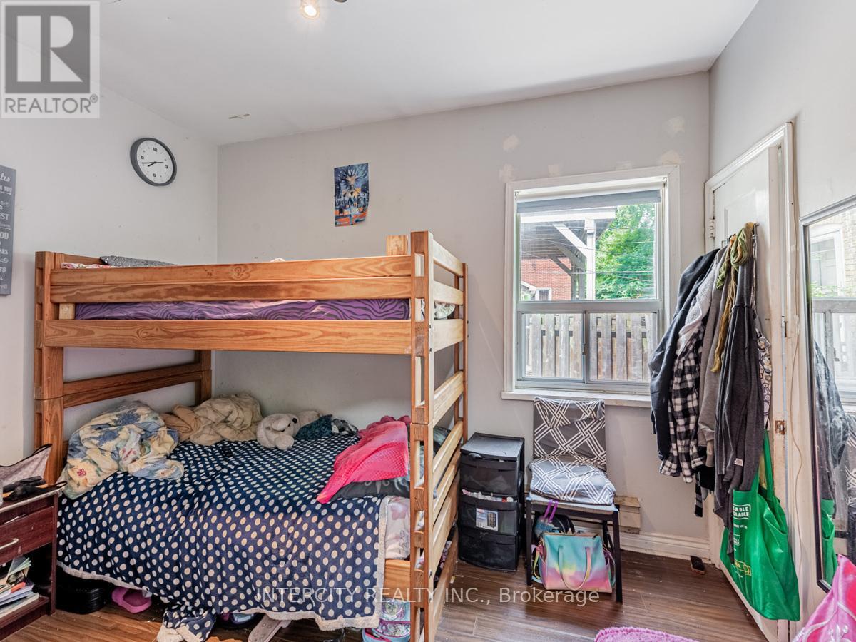 111 Alberta Avenue, Toronto, Ontario  M6H 2S1 - Photo 15 - C12252991