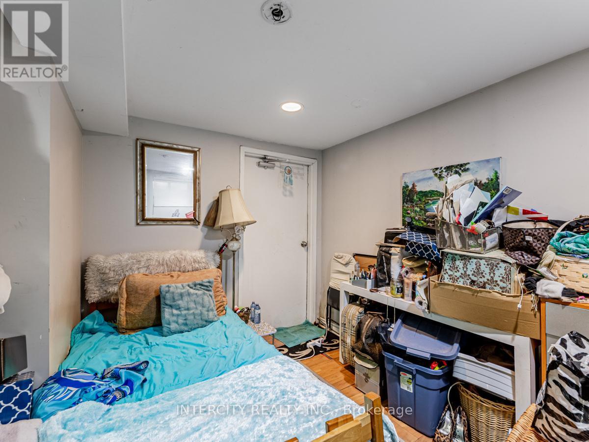 111 Alberta Avenue, Toronto, Ontario  M6H 2S1 - Photo 19 - C12252991