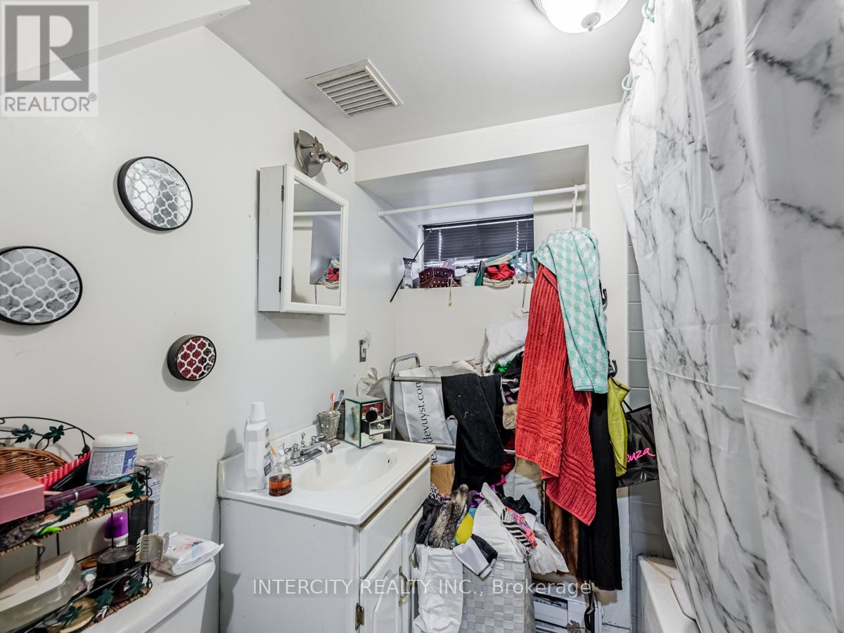 111 Alberta Avenue, Toronto, Ontario  M6H 2S1 - Photo 20 - C12252991