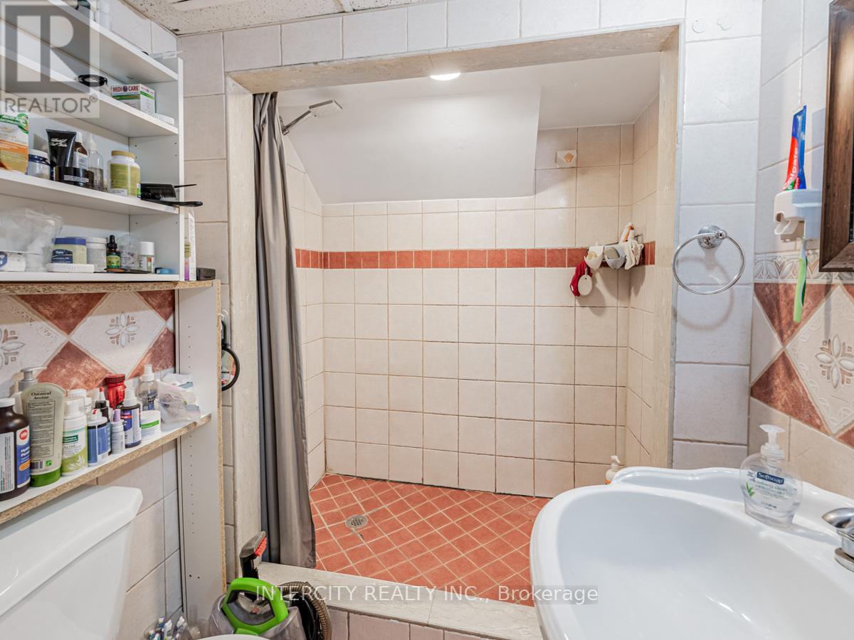 111 Alberta Avenue, Toronto, Ontario  M6H 2S1 - Photo 24 - C12252991