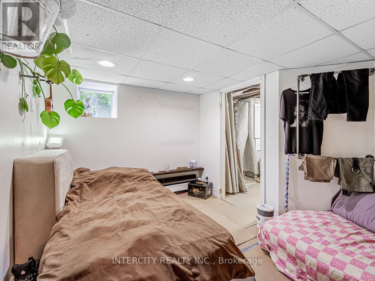 111 Alberta Avenue, Toronto, Ontario  M6H 2S1 - Photo 25 - C12252991