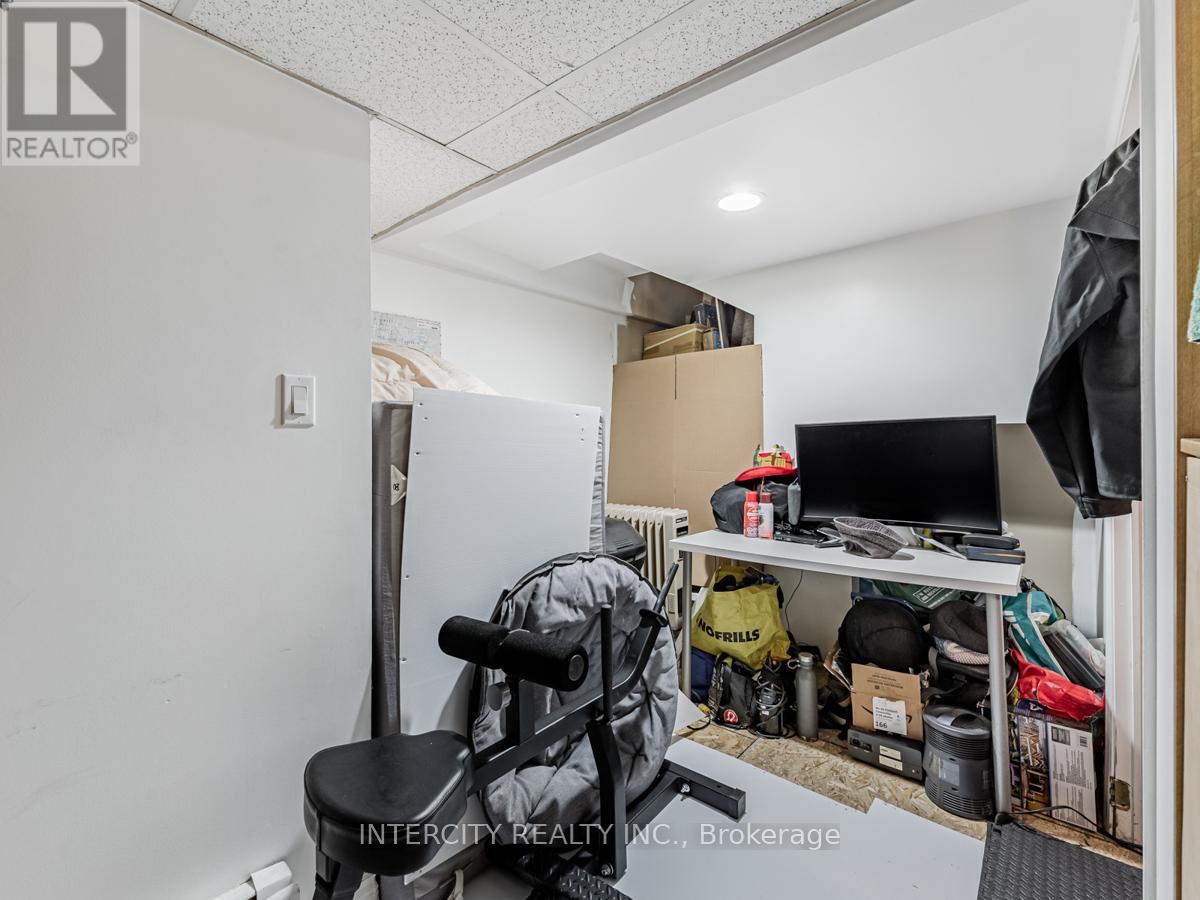 111 Alberta Avenue, Toronto, Ontario  M6H 2S1 - Photo 27 - C12252991
