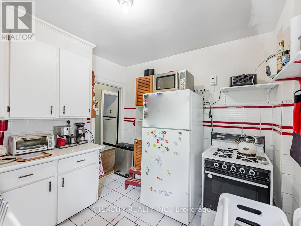 111 Alberta Avenue, Toronto, Ontario  M6H 2S1 - Photo 29 - C12252991
